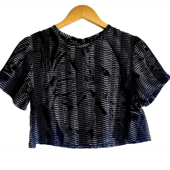 silence + noise Tops - Silence + Noise Crop Tee with Back Zip | S